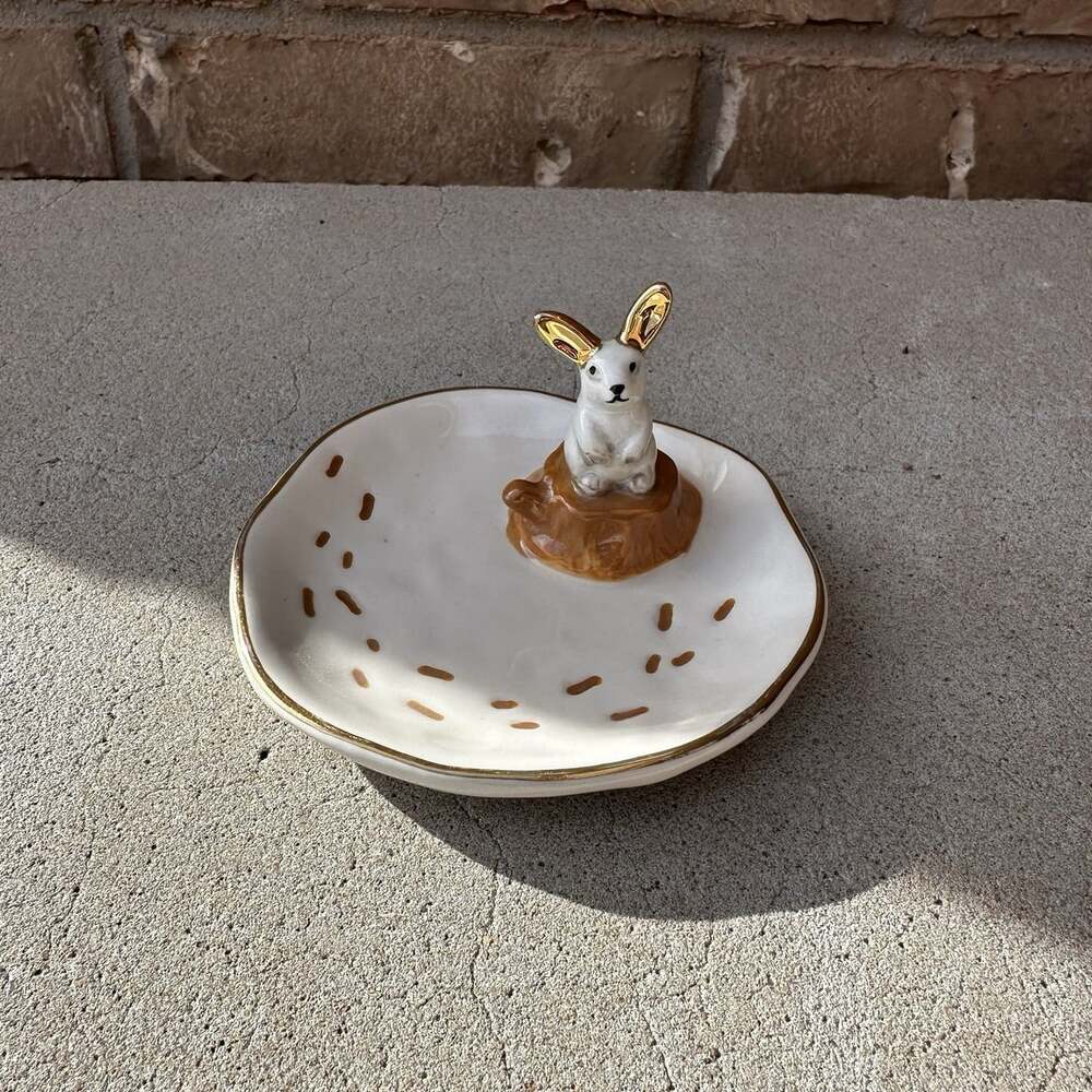 Anthropologie Bunny Rabbit Jewelry/Trinket Dish Ivory with Gold Trim Ring Dish
